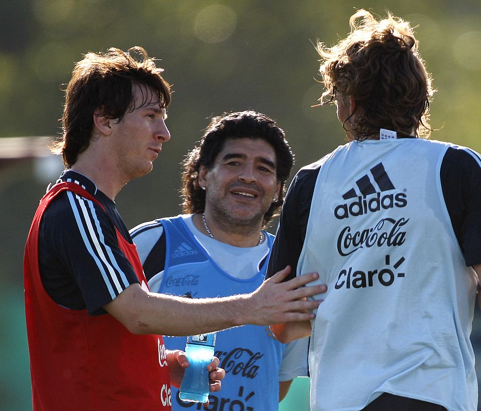 Maradona y Messi en un entrenamiento en Buenos Aires