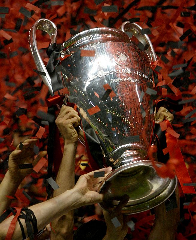 El equipo 'rossonero' de la mano de Pirlo se adjudicó la Champions 2003 contra la Juventus en la tanda de penaltis