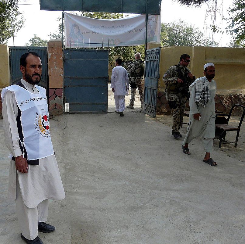ABREN LOS COLEGIOS ELECTORALES EN LAS ELECCIONES AFGANAS