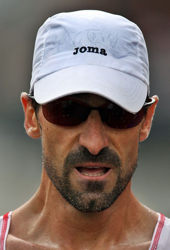 El atleta español Jesús Ángel Gracía Bragado, durante la prueba de los 50km marcha del Mundial de Atletismo Berlin2009 que se disputa en la emblemática calle Unter den Linden y la puerta de Brandemburgo.