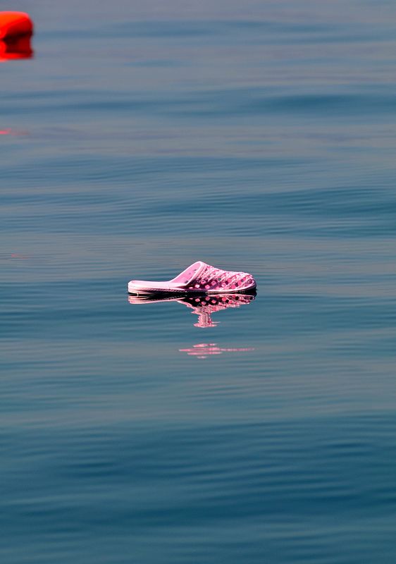 MUEREN 17 PERSONAS AHOGADAS AL HUNDIRSE UN BARCO EN UN LAGO DE MACEDONIA