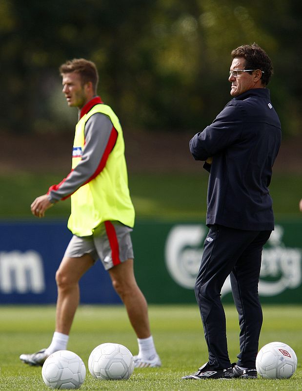 Fabio Capello y David Beckham, en un entrenamiento de la selección inglesa.
