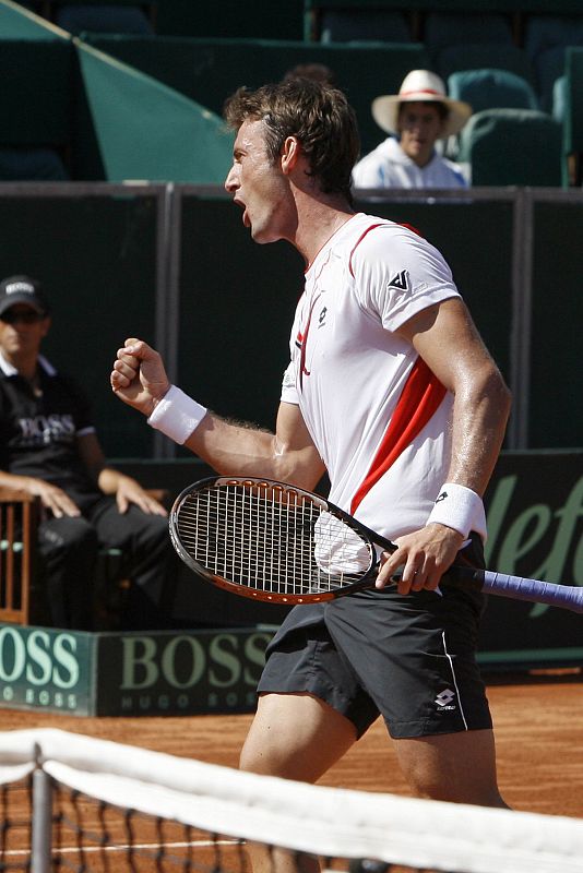 Ferrero celebra uno de sus tantos frente a Dudi Sela.