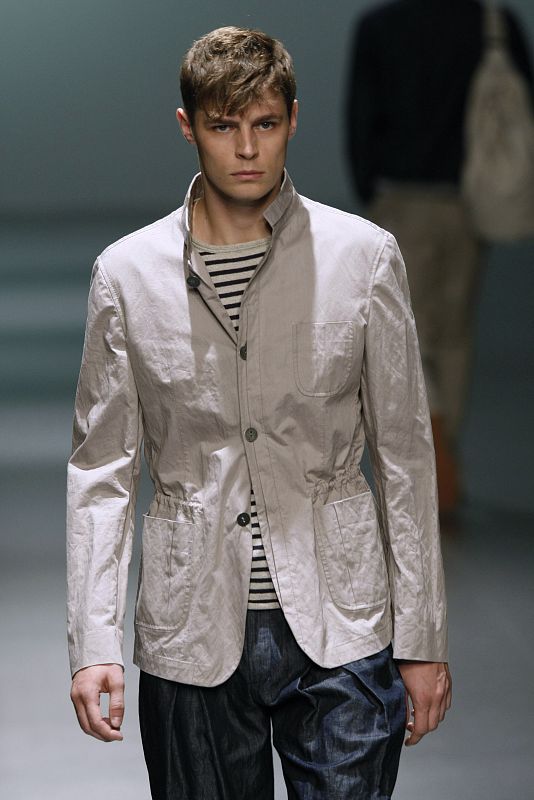 Modelo de Adolfo Domínguez en Cibeles Madrid Fashion Week 2009