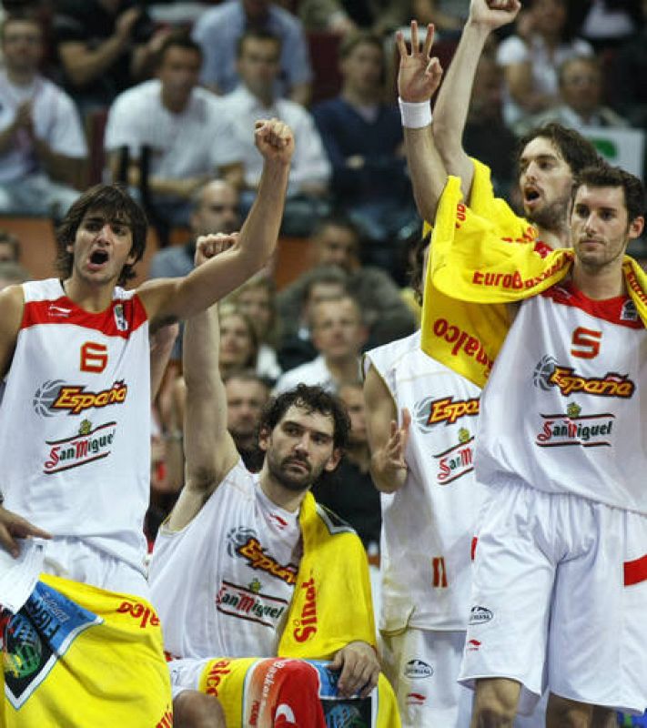 La alegría de los españoles se desbordaba antes de que finalizara el partido 