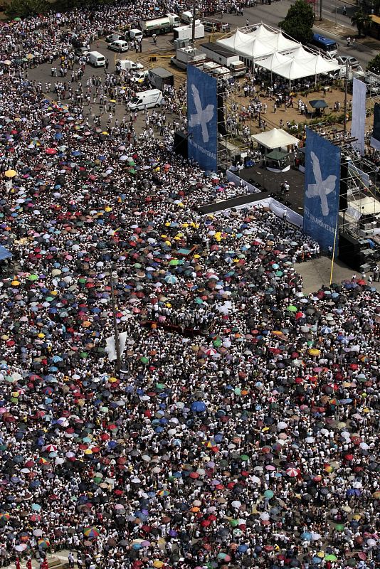 An overview of Havana's Revolution Square during the "Peace Without Borders" concert