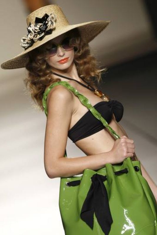 Modelo de Javier Larrainzar en Cibeles Madrid Fashion Week