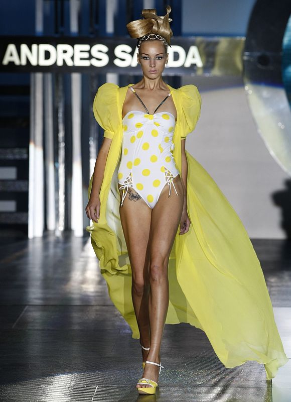 Modelo de Andrés Sardá en Cibeles Madrid Fashion Week