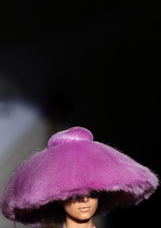 Modelo de Montse Bassons en Cibeles Madrid Fashion Week