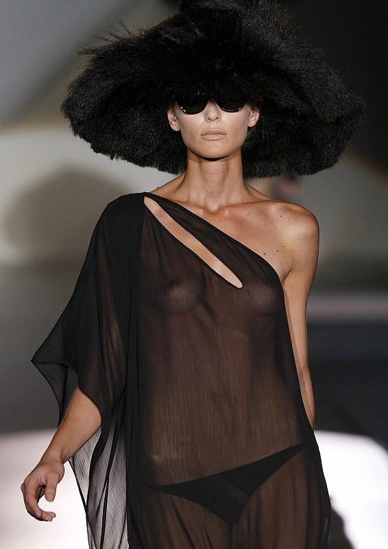 Modelo de Montse Bassons en Cibeles Madrid Fashion Week