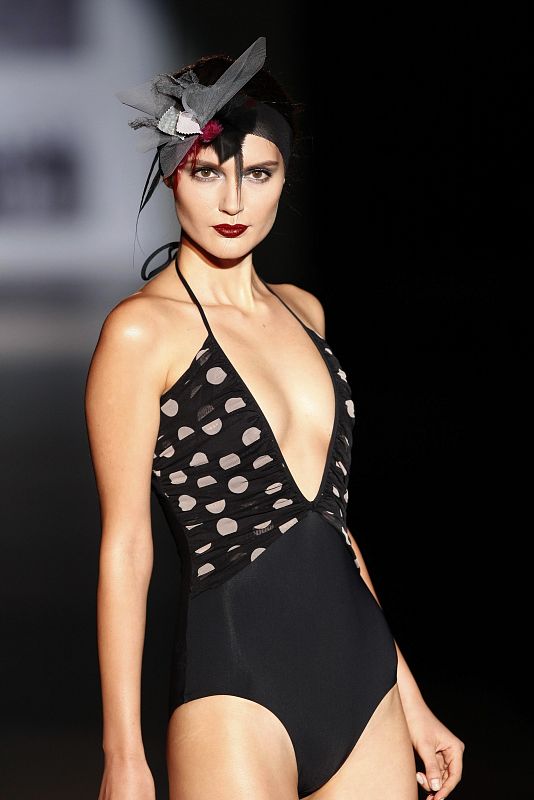 Modelo de Guillermina Baeza en Madrid Cibeles Fashion Week