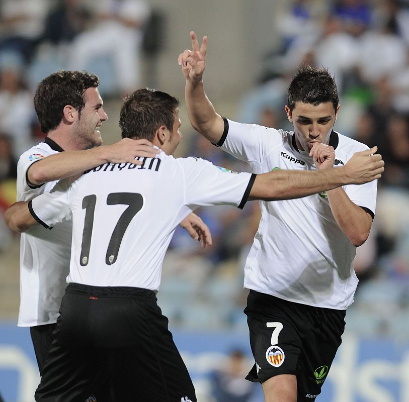 Pese a las ocasiones iniciales del Getafe, el Valencia ha golpeado primero gracias a Villa.