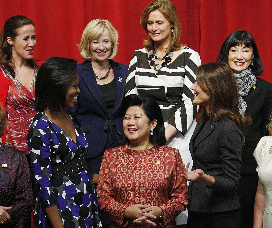 U.S. first lady Obama shares a laugh with France's first lady Bruni-Sarkozy, and Indonesia's first lady Herawati during a group photo at CAPA school during the G20 Pittsburgh Summit in Pittsburgh