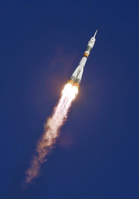 La tripulación de la Soyuz está integrada por el cosmonauta ruso Maxim Suráyev y el astronauta de la NASA Jeff Williams, además de Laliberté