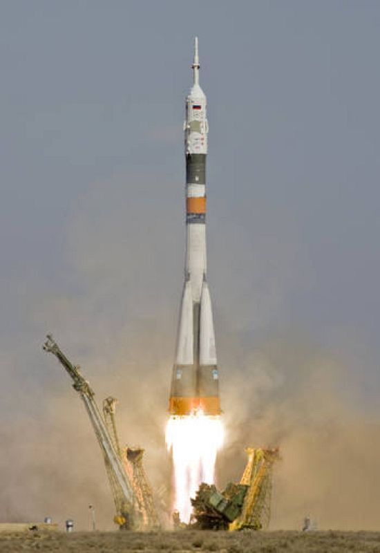 Entre los experimentos que se llevarán a cabo con esta nueva misión está el estudio de la levadura en estado de ingravidez e intentar elaborar en el cosmos cerveza y pan. En la imagen, la nave en el momento del despegue.   