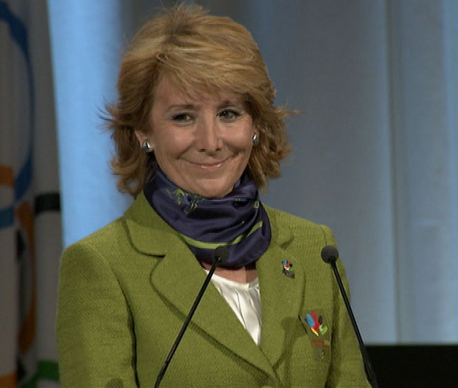 La presidenta de la Comunidad de Madrid, Esperanza Aguirre, se ha dirigido a los miembros del COI en francés.