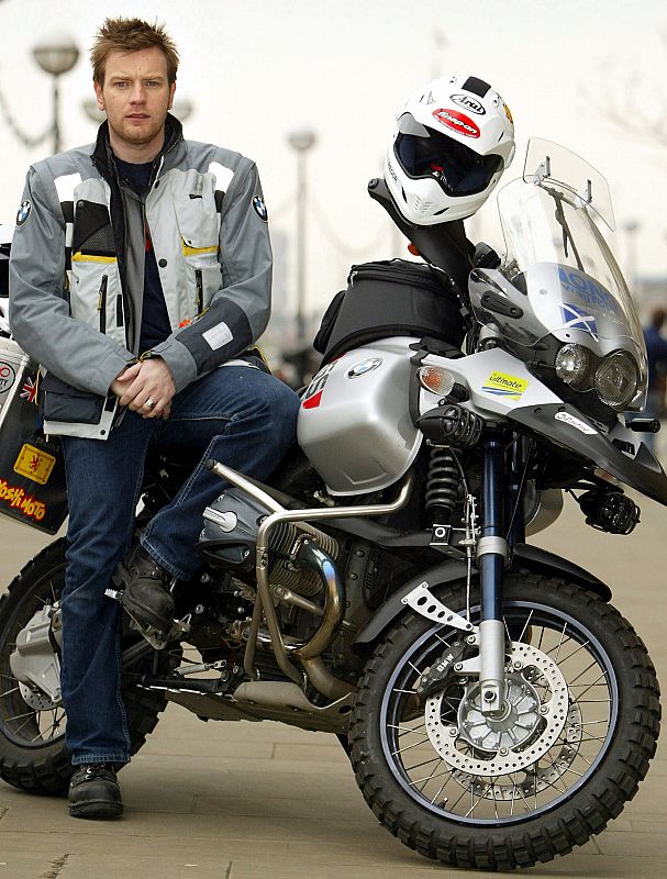 Pocos actores están tan unidos al mundo de la motocicleta como Ewan McGregor. El escocés ha protagonizado dos series de documentales que narran sus maratonianos viajes en moto a través de todo el planeta.