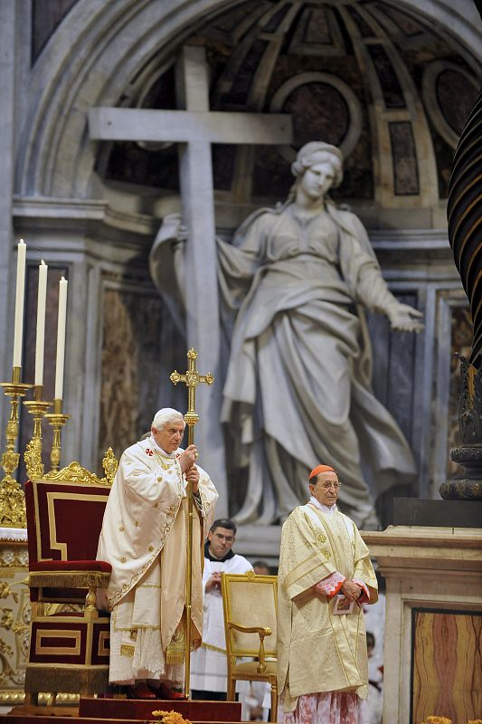 BENEDICTO XVI PROCLAMA LOS DOS PRIMEROS SANTOS ESPAÑOLES DE SU PONTIFICADO