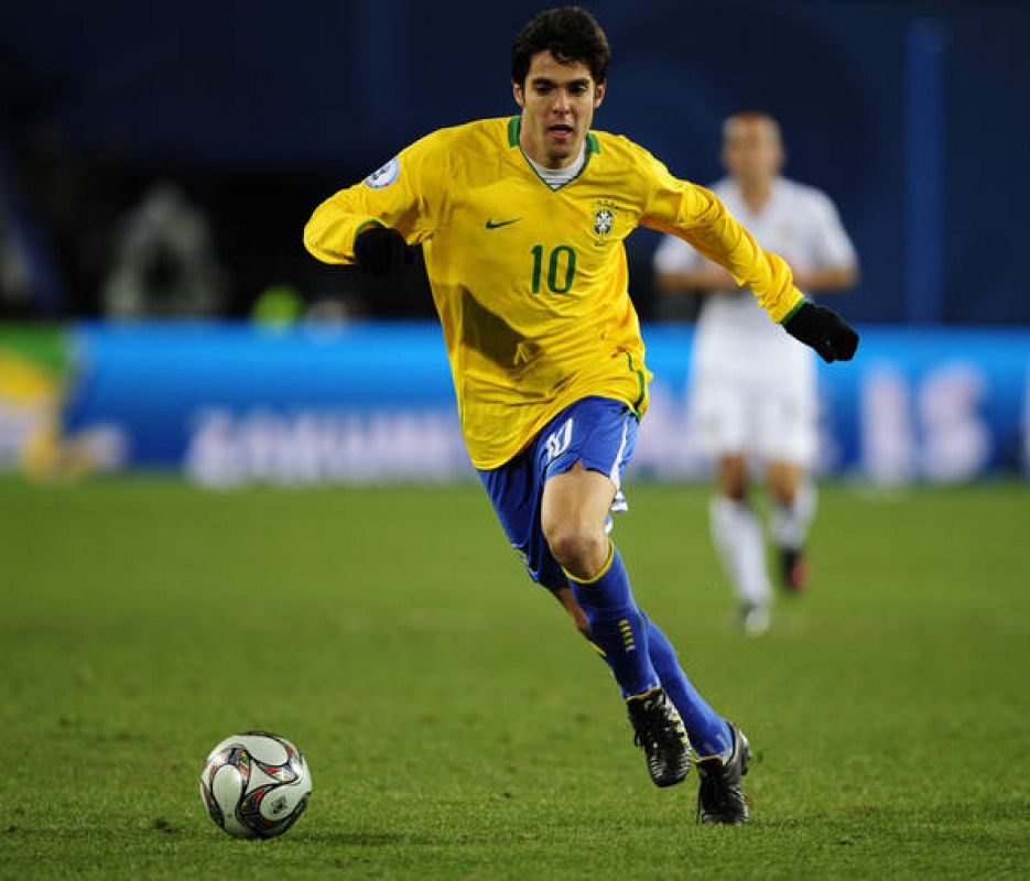 Al frente de Brasil está Kaka, el 'todocampista' que guía el juego de la selección número uno de la FIFA.