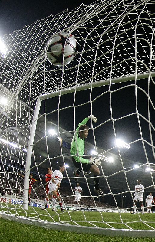 Lehmann no ha podido hacer nada para evitar el primer gol de Squillaci.