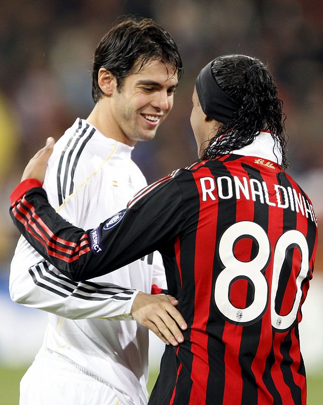 Reencuentro de Ronaldinho y Kaká en el Bernabéu.