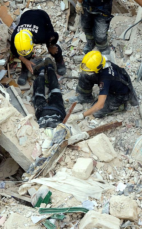 Cuatro muertos al derrumbarse un edificio en Palma