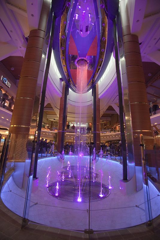 EL "TITANIC" DEL SIGLO XXI SE LLAMA "OASIS OF THE SEAS"