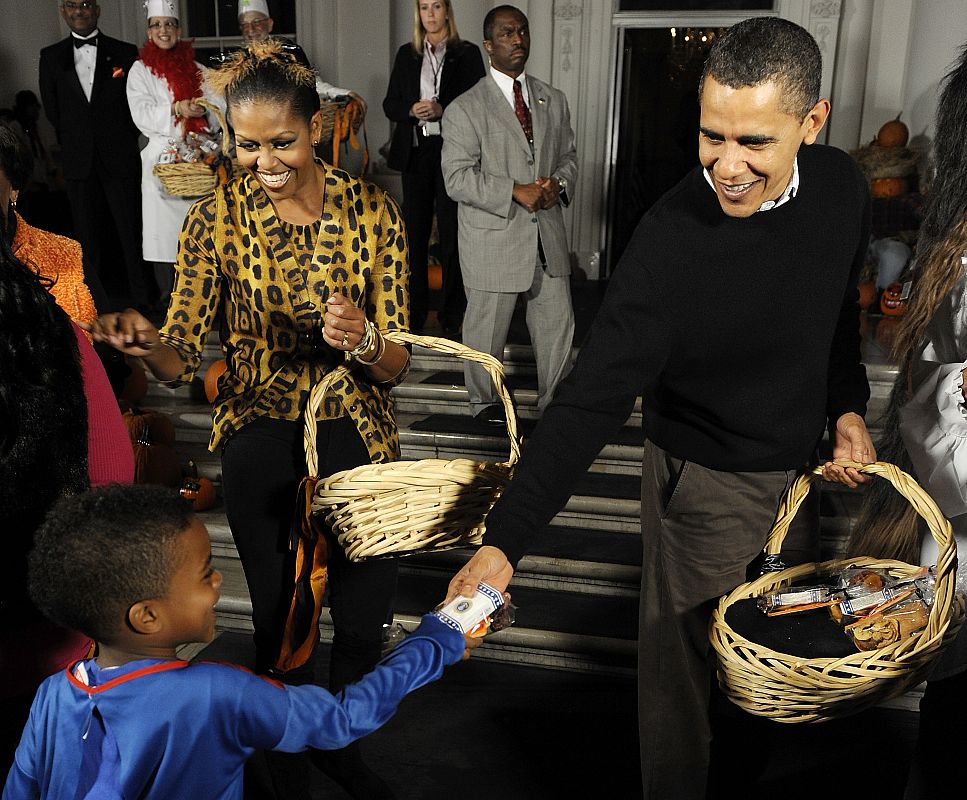 US President Obama and his wife Michelle give treats to local school children on Halloween at the White House in Washington