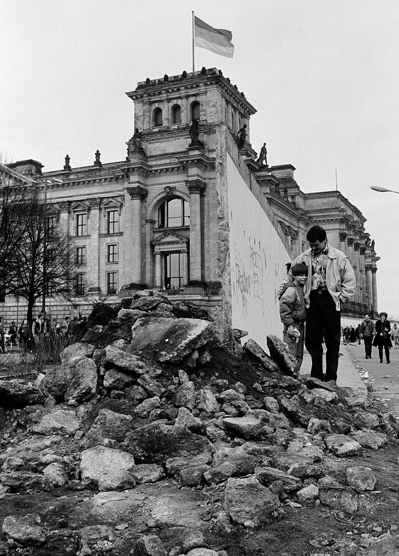 Cerca de 200 personas murieron en su intento de cruzar el muro durante los 28 años que duró la escisión de Alemania.