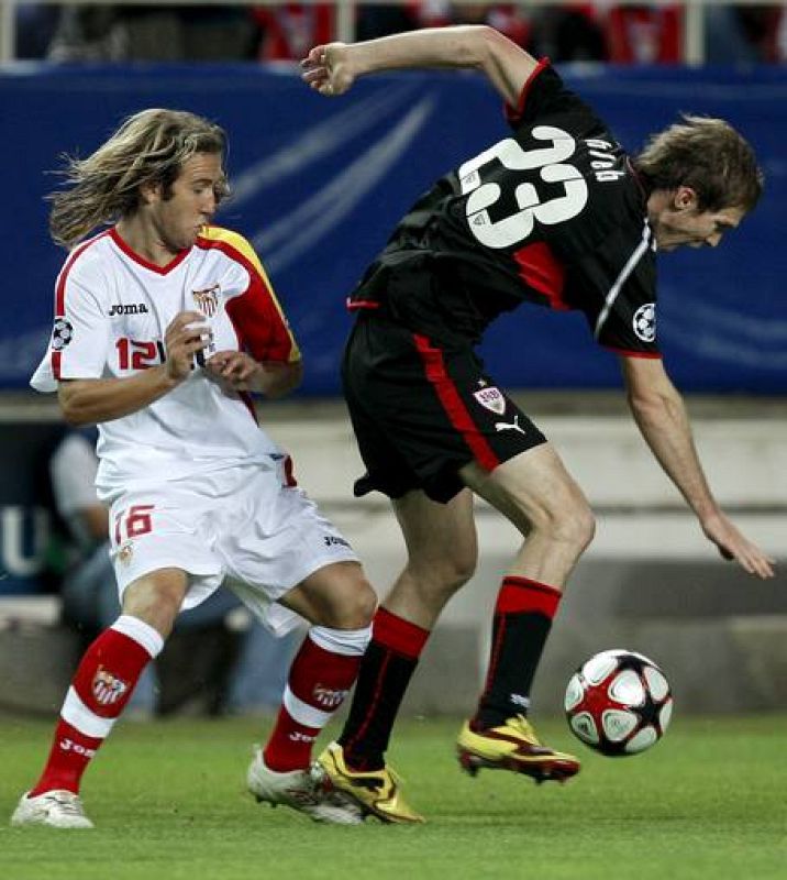 Diego Capel, en la imagen con Hleb, fue una pesadilla para Boularuz, que terminó siendo sustituido.