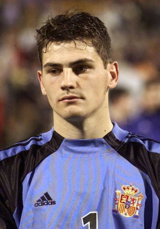 Su primer Mundial fue en 2002, cuando defendió la porteria de España en Corea y Japón.