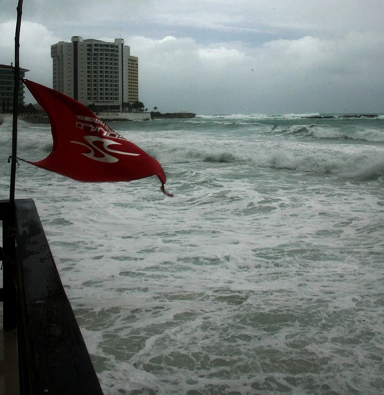 "ALERTA ROJA" EN NORDESTE DE PENÍNSULA MEXICANA DE YUCATÁN POR PASO DE "IDA"