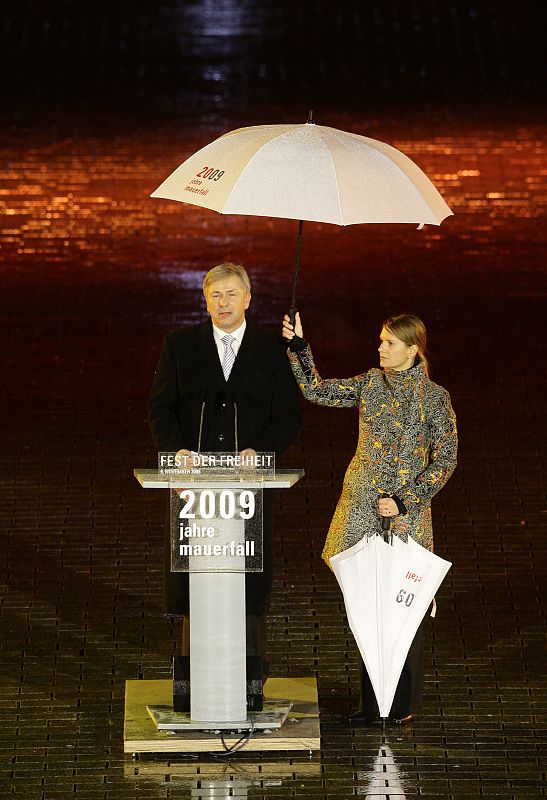 Berlin Mayor Klaus Wowereit makes a speech in front of the Brandenburg Gate in Berlin.