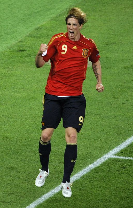 España tocó la gloria el verano del 2008 con la conquista de la Eurocopa ante Alemania, con un gol de Fernando Torres.