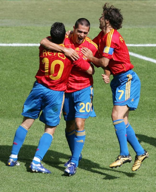 Spain's Juanito (C) celebrates his goal against [Saudi Arabia] with team mates Raul (R) and Jose Ant..