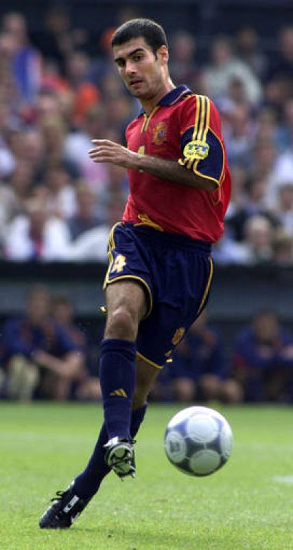 El ahora entrenador del FC Barcelona, Pep Guardiola, participó en la Eurocopa de 2000 de Bélgica y Holanda, en la que España volvió a caer en cuartos, esta vez ante Francia.