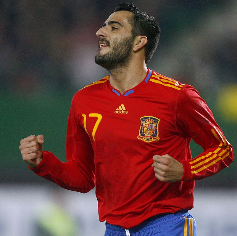 Spain's David Guiza celebrates after scoring Spain's fourth goal during their international friendly soccer match against Austria in Vienna