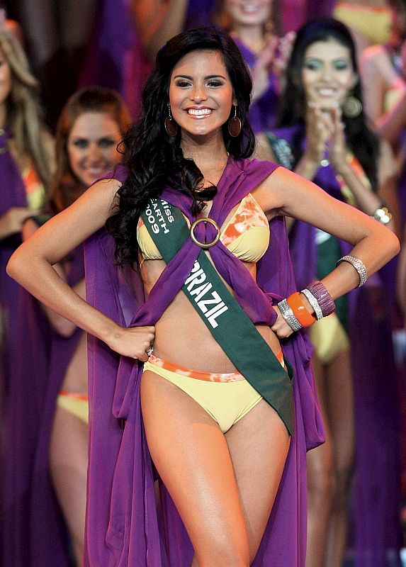 LA BRASILEÑA LARISSA RAMOS SE CORONA MISS TIERRA