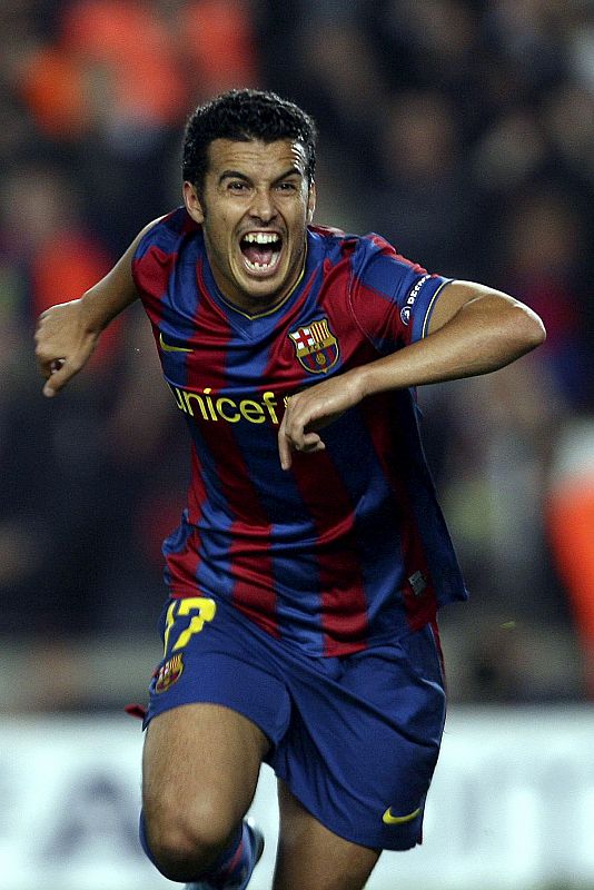 El delantero del FC Barcelona, Pedro Rodríguez, celebra su gol, segundo de su equipo.