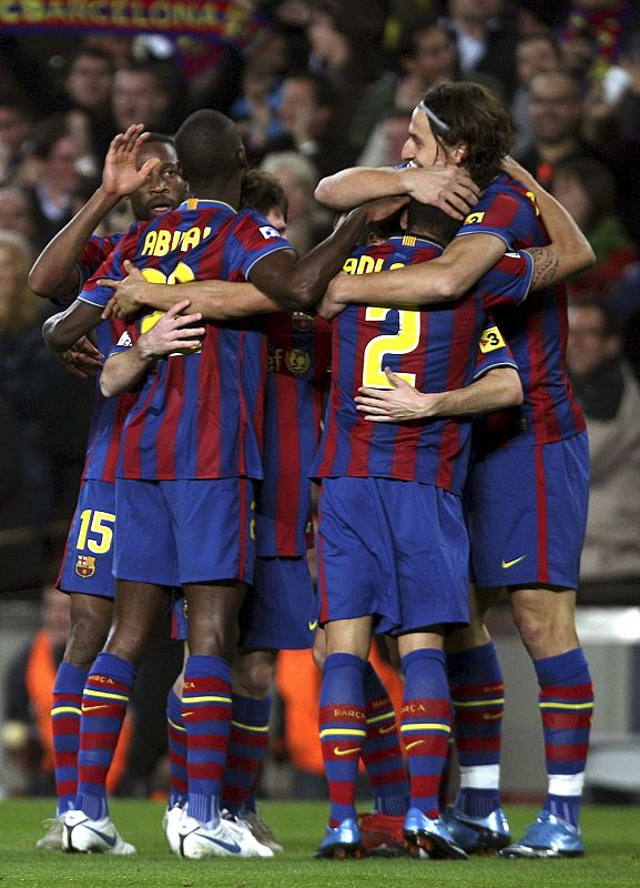 Los jugadores del FC Barcelona celebran el primer gol