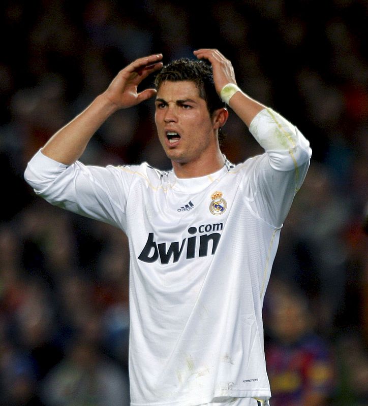 Cristiano Ronaldo, se lamenta tras fallar la ocasión de gol más clara del partido