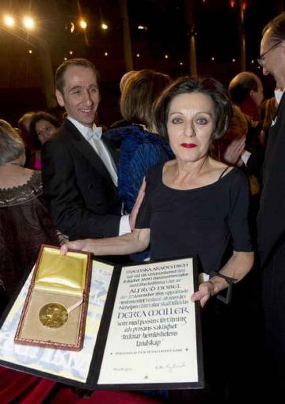 Müller ha sido reconocida por "la concentración de la poesía y la objetividad de la prosa" demostradas en obras como "La piel del zorro" o "El hombre es un gran faisán en el mundo". 