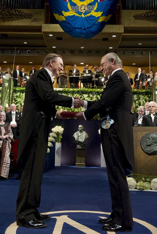 El estadounidense Jack W. Szostak recibe el Premio Nobel de Fisiología y Medicina.