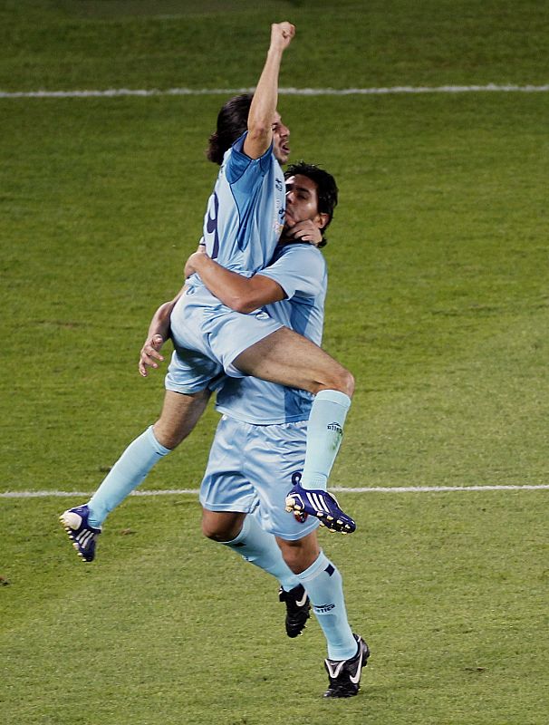 Rojas y Márquez celebran el primer gol del partido ante el Barcelona.