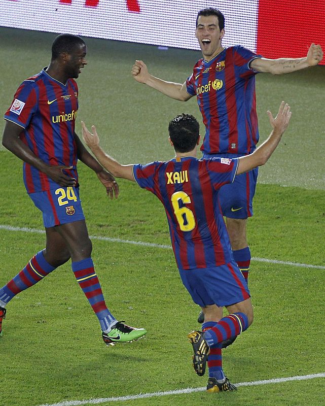 Los jugadores del Barcelona celebran el gol del empate, marcado por Busquets.