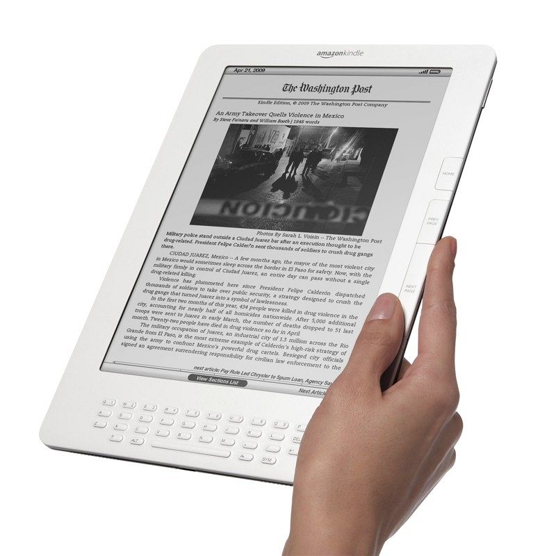 Amazon rompió el melón del mercado de los "libros electrónicos" cuando lanzó el Kindle en 2007. Ahora Sony, Barnes and Noble y decenas de otros fabricantes compiten por ofrecer una mejor experiencia a un precio más barato. Los libros para los e-books