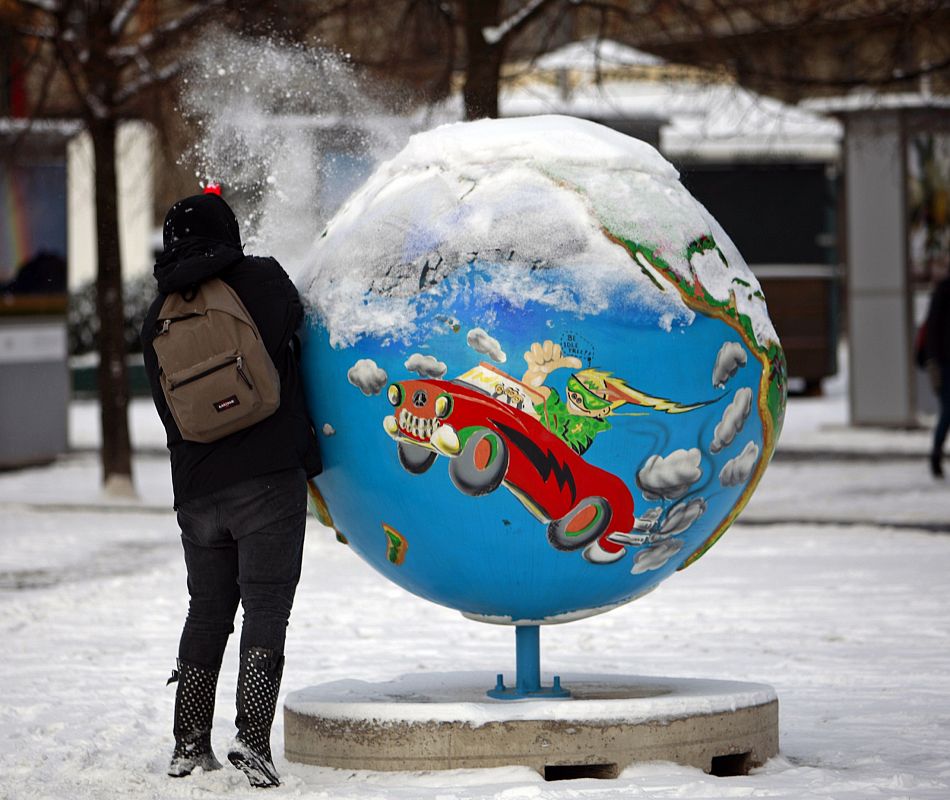 Y la nieve también ha llegado hasta Copenhague para enfriar un ambiente demasiado caldeado por la falta de acuerdo en la Cumbre de la ONU sobre cambio climático que celebra la capital danesa.