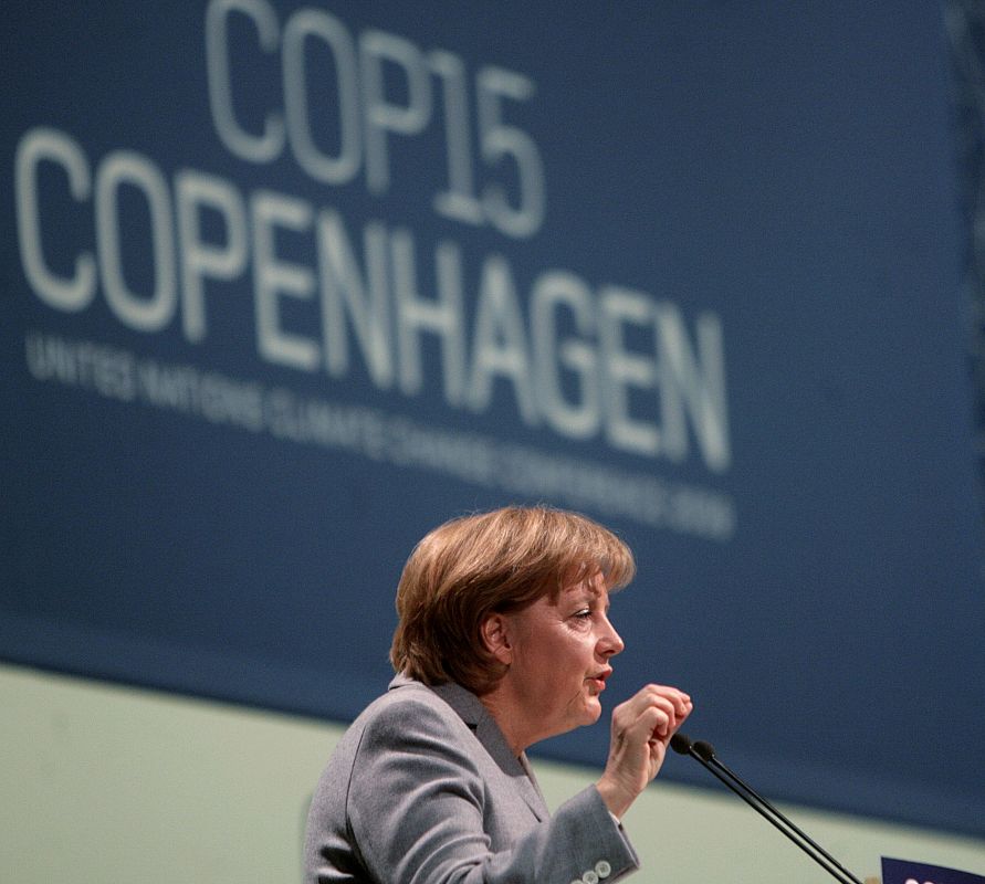 La canciller alemana, Angela Merkel, en mitad de una conferencia. Alemania es otro de los países con gran peso internacional cuyo papel será decisivo en la conclusión de la cumbre climática.