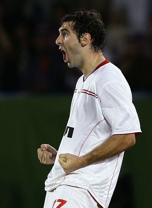 El jugador del Estudiantes Mauro Boselli celebra el gol ante el Barcelona.