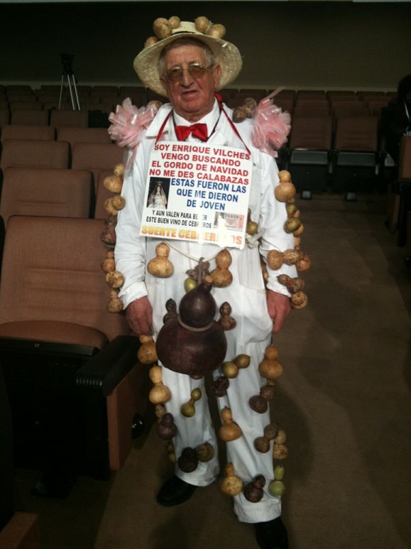 Enrique Vilches ha sido uno de los primeros en entrar al salón.